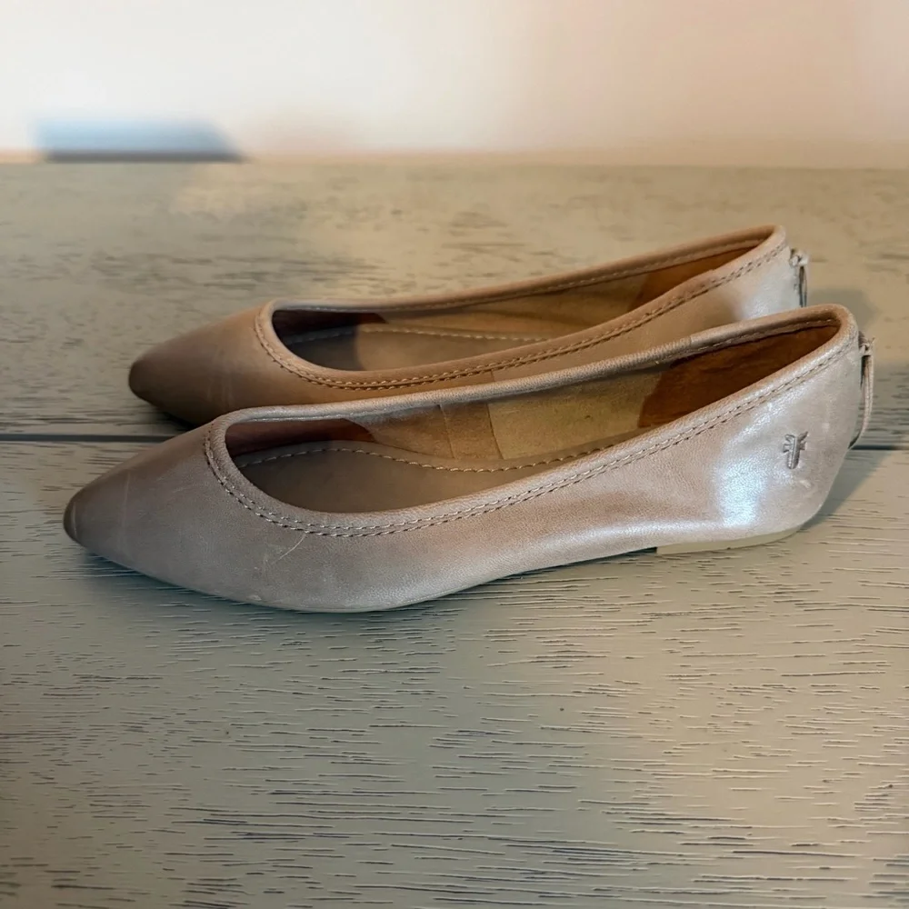 $148 NIB Frye 6.5 Ash Gray Regina Italian Leather Flats Round Toe Padded Insoles